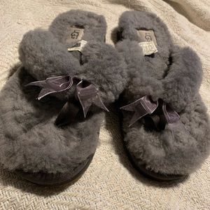 Ugg slippers used twice … size 8